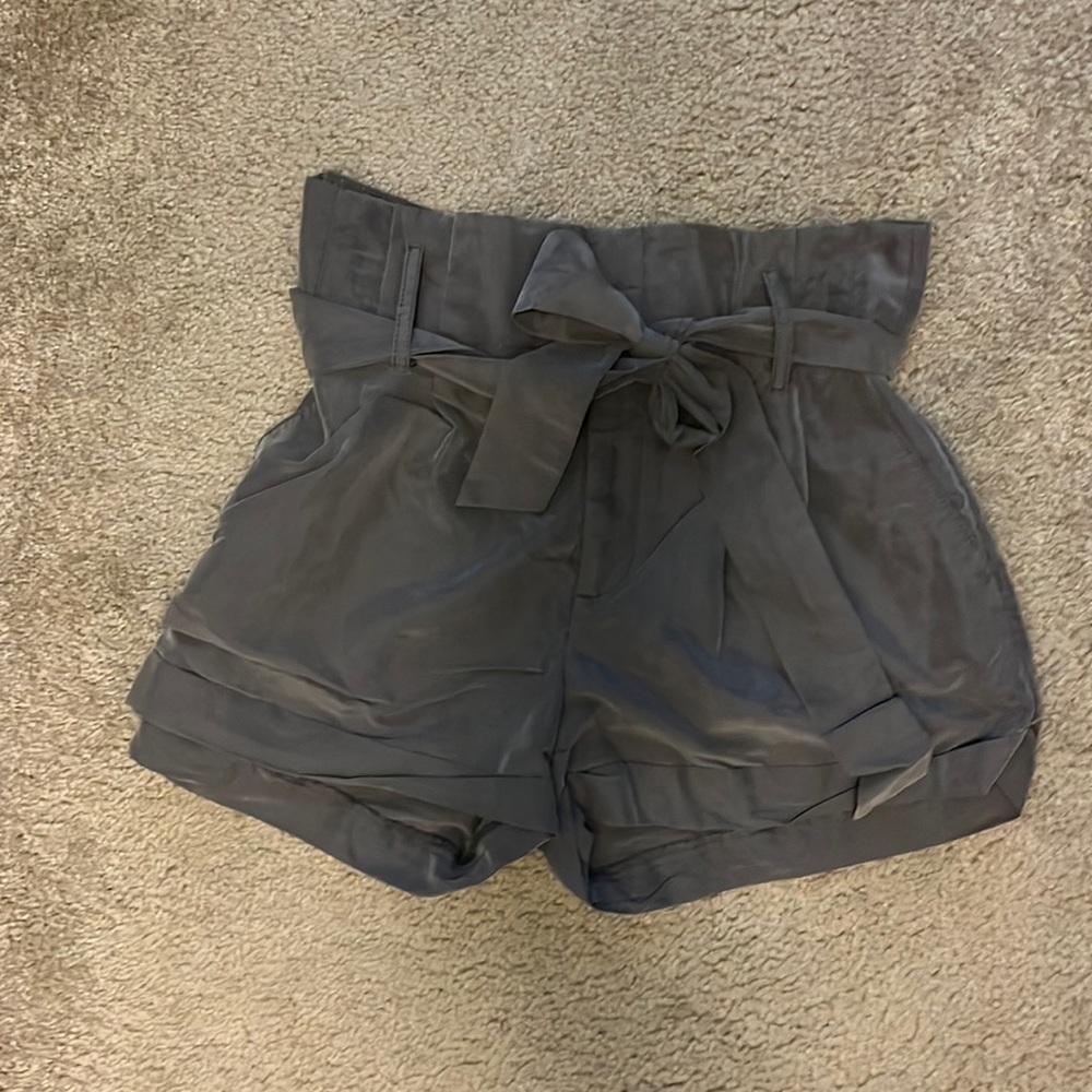 High-wasted Grey Shorts